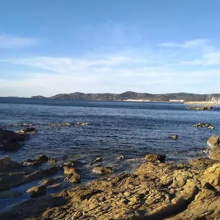 A Few Steps From The Beach, Very Comfortable Apartment Le Lavandou