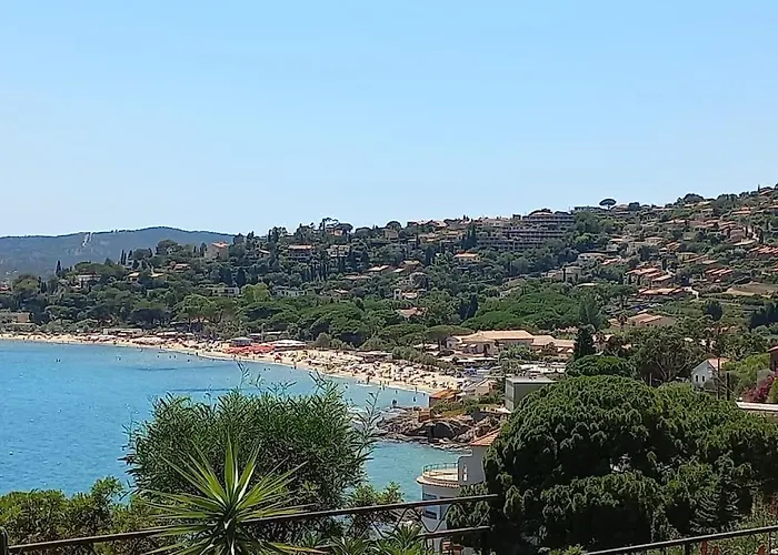 A Few Steps From The Beach, Very Comfortable Le Lavandou